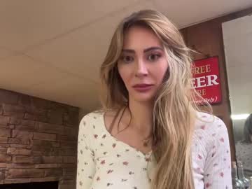 Caylacridley Chaturbate stream image from June 19, 2025