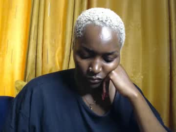 Prettyquee Chaturbate stream image from June 19, 2025