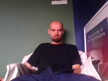 Yewloo Chaturbate stream image from June 19, 2025