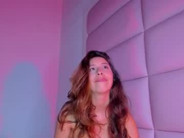 Littlee_Emma_ Chaturbate stream image from June 19, 2025