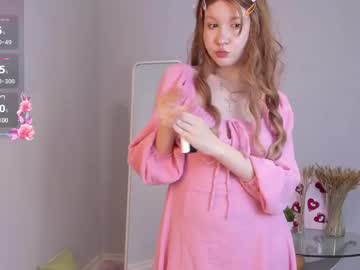 Amyhoneey Chaturbate stream image from June 19, 2025