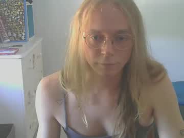 Love_Is_Food Chaturbate stream image from June 19, 2025