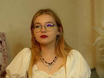 Petulagoley Chaturbate stream image from June 19, 2025