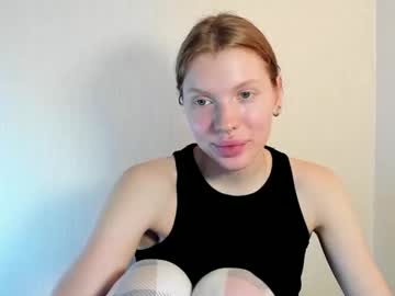 Stellaswen Chaturbate stream image from June 19, 2025