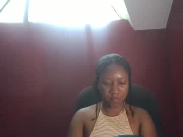 Xxuniskellyxx Chaturbate stream image from June 19, 2025