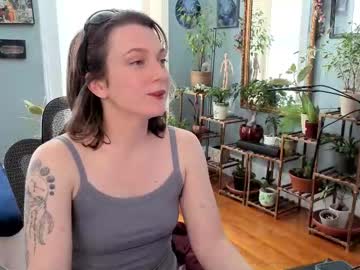 Artiepaints Chaturbate stream image from June 19, 2025