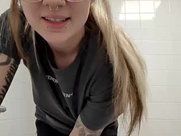 Tattedbitch25 Chaturbate stream image from June 19, 2025