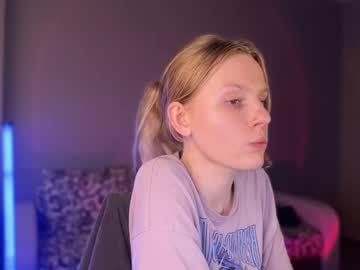 Lunacyy Chaturbate stream image from June 19, 2025