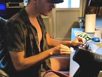 Mthehandyman Chaturbate stream image from June 19, 2025