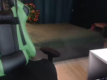 Hentaishiing Chaturbate stream image from June 19, 2025