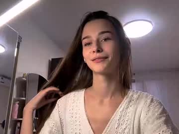 Fannygilbertson Chaturbate stream image from June 19, 2025