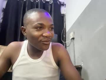 Heatmagnet Chaturbate stream image from June 19, 2025