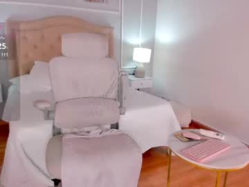 Novacyysantos Chaturbate stream image from June 19, 2025