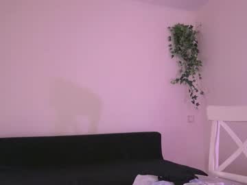 Elena_Li Chaturbate stream image from June 19, 2025