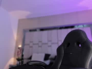Naomisaenz Chaturbate stream image from June 19, 2025