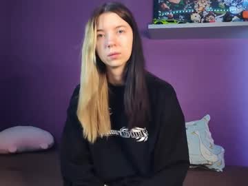 Emmie_Everly Chaturbate stream image from June 19, 2025