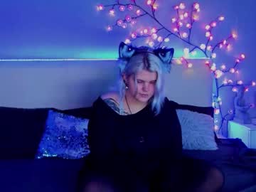 Joannlowe Chaturbate stream image from June 19, 2025