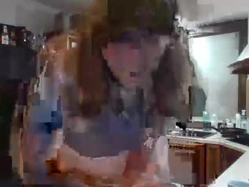 Skunksia Chaturbate stream image from June 19, 2025
