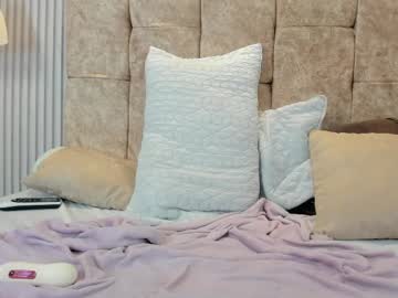 Miagomezx Chaturbate stream image from June 20, 2025