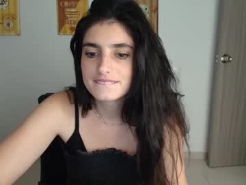 Hollyshit_ Chaturbate stream image from June 20, 2025
