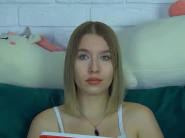 Lililinn Chaturbate stream image from June 20, 2025
