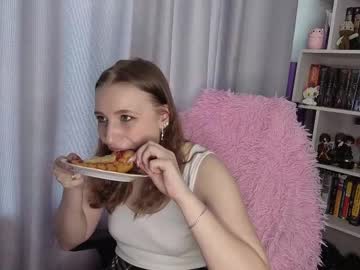 Lillyfan_X Chaturbate stream image from June 20, 2025