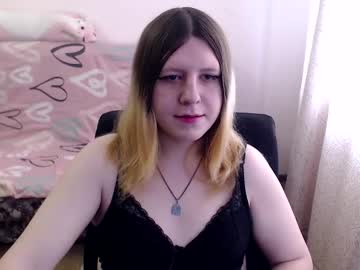 Loxasia Chaturbate stream image from June 20, 2025