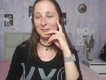 Michellee11 Chaturbate stream image from June 20, 2025