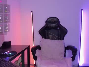 Mishablueee Chaturbate stream image from June 20, 2025