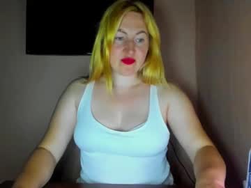 Minikmoon Chaturbate stream image from June 20, 2025