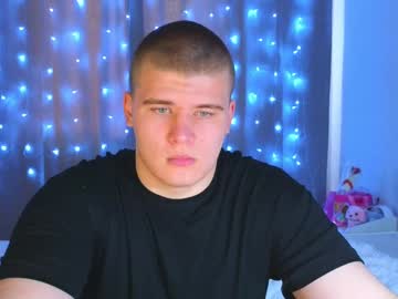 Kittenmur Chaturbate stream image from June 20, 2025