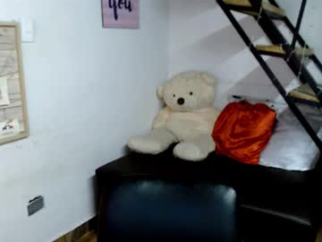 Samantha2girl Chaturbate stream image from June 20, 2025