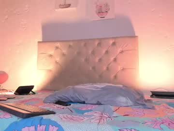 Sophie_Moonn Chaturbate stream image from June 20, 2025