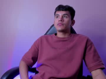 Hannielvega Chaturbate stream image from June 21, 2025