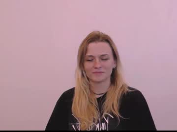Peppymia Chaturbate stream image from June 21, 2025