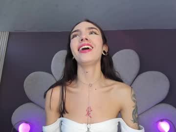 Emiliaponce Chaturbate stream image from June 21, 2025