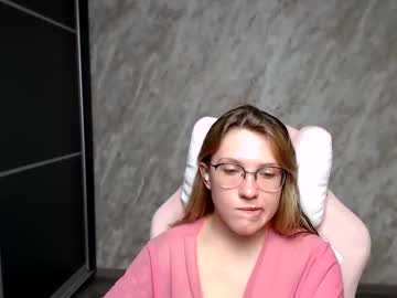 Reginasmilee Chaturbate stream image from June 21, 2025