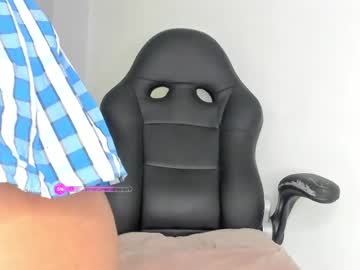 Kristakinnky Chaturbate stream image from June 21, 2025