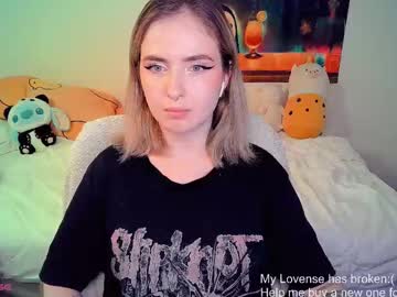 Shyfoxxxy Chaturbate stream image from June 21, 2025