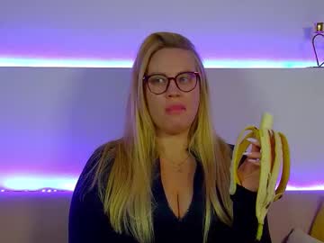 Marianeumann Chaturbate stream image from June 21, 2025