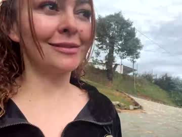 Little_Izzi Chaturbate stream image from June 21, 2025