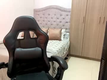 Laura_D23 Chaturbate stream image from June 22, 2025