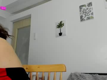 Hottycrishinaxx Chaturbate stream image from June 22, 2025