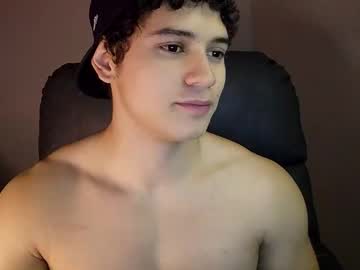 Lilhotnando Chaturbate stream image from June 22, 2025