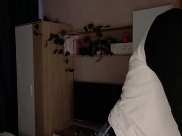 Monabinford Chaturbate stream image from June 22, 2025