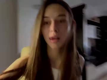Fannygilbertson Chaturbate stream image from June 22, 2025