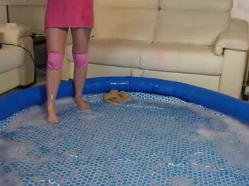 Armrestsexgirls Chaturbate stream image from June 22, 2025
