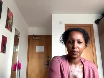 Sundayinsohox Chaturbate stream image from June 22, 2025