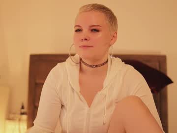 Likaaberry Chaturbate stream image from June 22, 2025