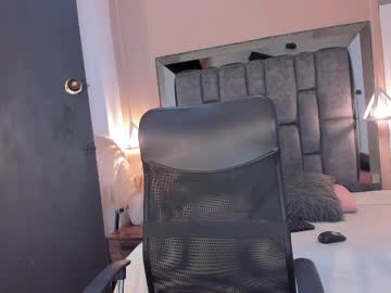 Nicole_Whitee Chaturbate stream image from June 22, 2025